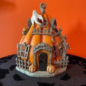 Adorable Halloween Pumpkin House!